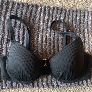 Black swim suit top, push upp!!